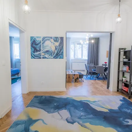 Appartamento 35 Seconds Away From The Main Street, Free Secured Parking *