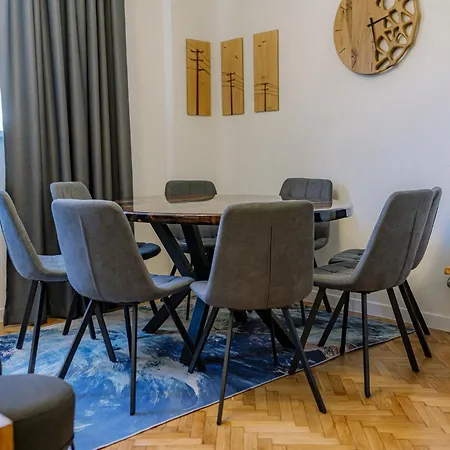 Appartamento 35 Seconds Away From The Main Street, Free Secured Parking *