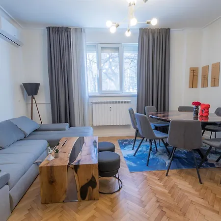 35 Seconds Away From The Main Street, Free Secured Parking Apartmán *