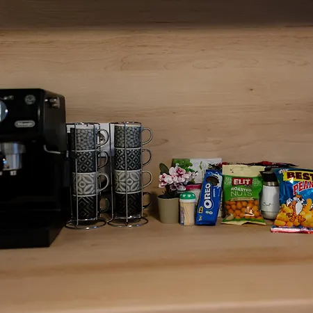 35 Seconds Away From The Main Street, Free Secured Parking *