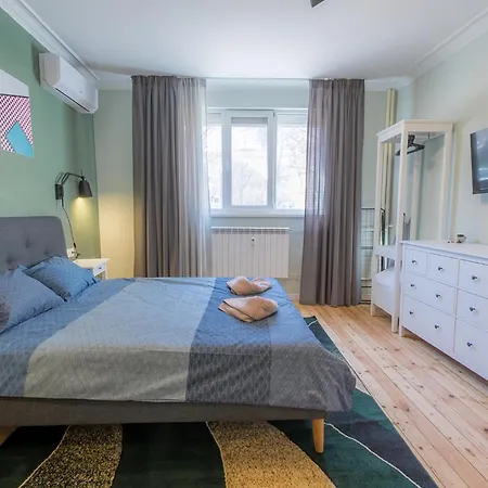 35 Seconds Away From The Main Street, Free Secured Parking