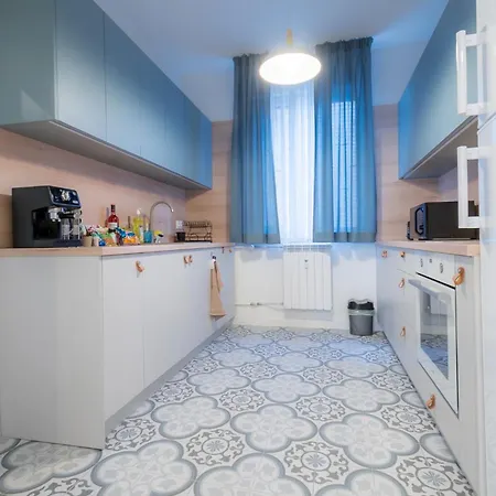 35 Seconds Away From The Main Street, Free Secured Parking *