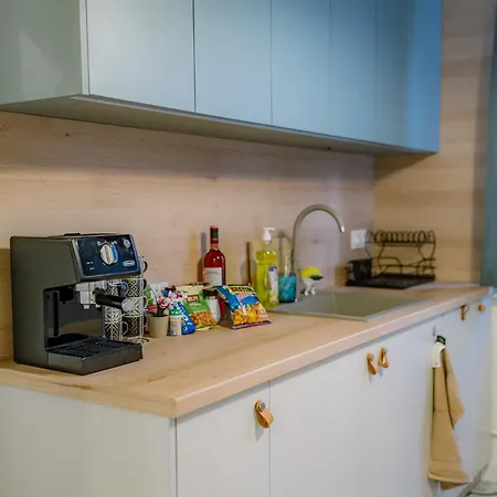 35 Seconds Away From The Main Street, Free Secured Parking *