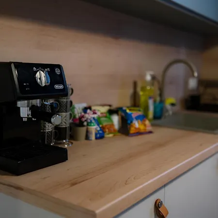 35 Seconds Away From The Main Street, Free Secured Parking Apartamento